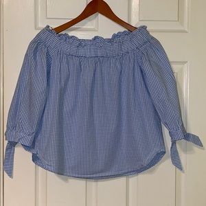 H&M of shoulder top. New no tag.